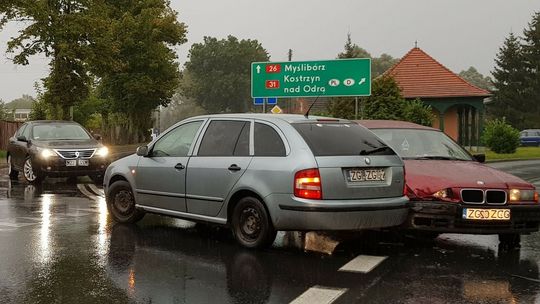 Wjechał prosto pod BMW. Wymusił pierwszeństwo
