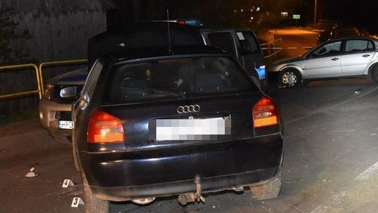 Wjechał w radiowóz, aby wystraszyć policjantów. W aucie mieli narkotyki