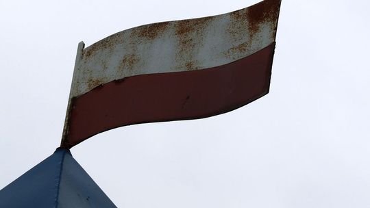 Władze Gryfina nie mają szacunku do barw narodowych?