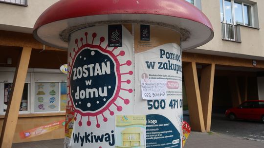 Władze każą zostać w domu, pomogą w zakupach, a mieszkańcy radzą sobie sami