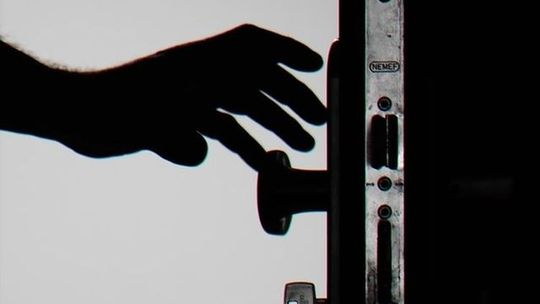 Włamali się i okradli plebanię 