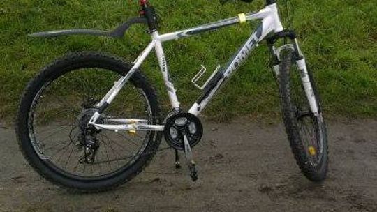 Właściciel szuka skradzionego roweru