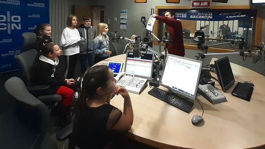 Wokaliści z naszego powiatu nagrywali piosenki w radiowym studiu Wokaliści z naszego powiatu nagrywali piosenki w radiowym studiu