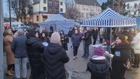 WOŚP 2025 w deszczu, ale z uśmiechem. 33. Finał w Cedyni [FOTO]