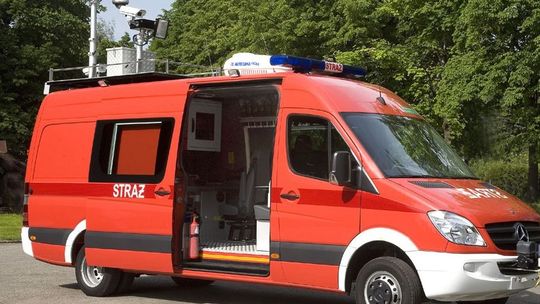 Wóz strażacki zderzył się z autem osobowym