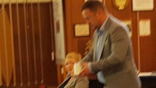 Wpadkę z przeprosinami pomówionej dziennikarki wiceburmistrz próbuje tłumaczyć... informatyczną niekompetencją