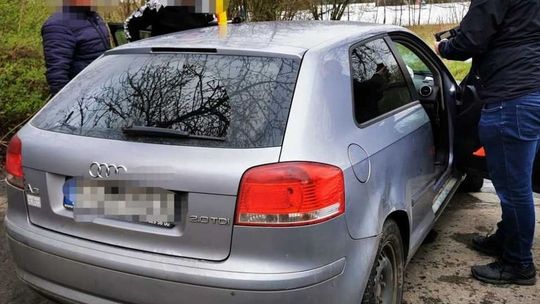 Wpadł jadąc bez uprawnień. Nie wpłacił... 50 groszy opłaty ewidencyjnej