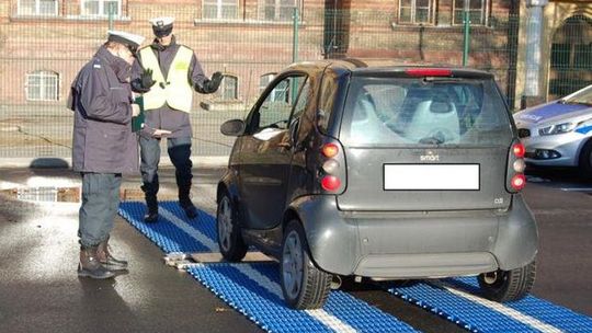 Wpadł jak jechał smartem Wpadł jak jechał smartem