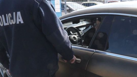 Wpadł w Pniewie w swojej "audicy" Wpadł w Pniewie w swojej "audicy"