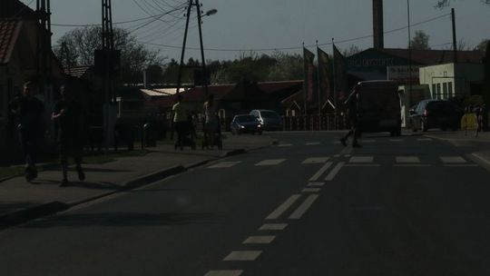 Wpadł wprost pod samochód