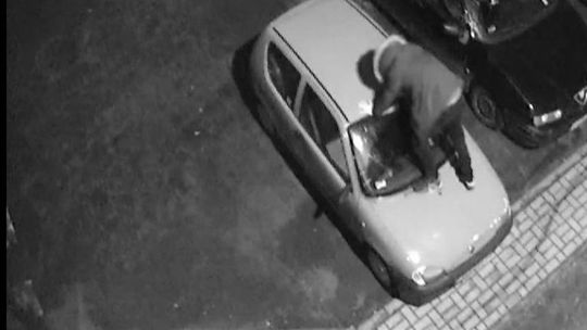 Wpadł z drzwiami i zniszczył jej mieszkanie, a potem…