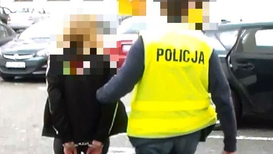 Wpadła z narkotykami niedaleko cmentarza