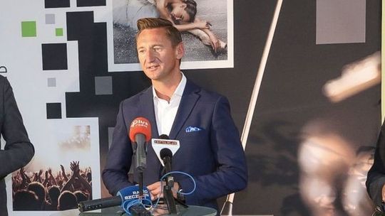 Wprowadza możliwość pracy zdalnej, ale tylko dla zaszczepionych Wprowadza możliwość pracy zdalnej, ale tylko dla zaszczepionych