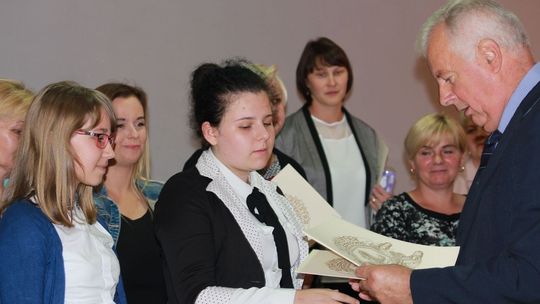 Wręczyli stypendia najlepszym uczniom 