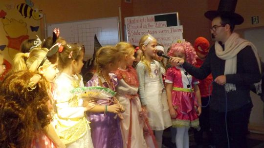 Wróżki i bajkopisarz zaprosili dzieci do wspólnej zabawy