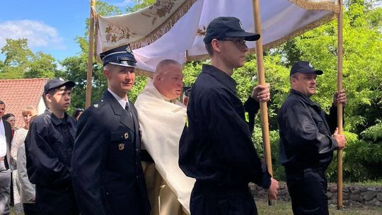 Wspólnota i służba - strażacy podczas uroczystości Bożego Ciała [FOTO]