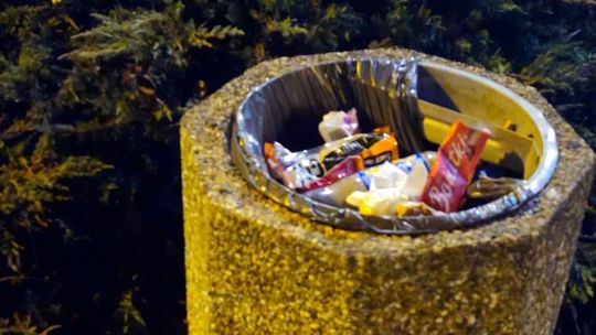 Wstyd, jak wygląda teraz ulica Łużycka - pisze czytelniczka. Gmina przejmuje kilka dróg