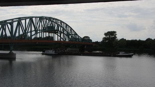 Wszedł na most aby zaimponować dziewczynie