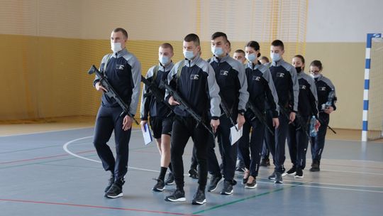 Wszystko, co chciałbyś wiedzieć o egzaminie. Terytorialsi pomogą maturzystom i ósmoklasistom Wszystko, co chciałbyś wiedzieć o egzaminie. Terytorialsi pomogą maturzystom i ósmoklasistom