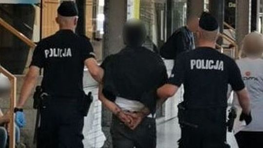 Wybiegł ze sklepu z półlitrówką w ręku