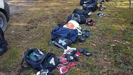 Wybrali się na grzyby w... bokserskich rękawicach