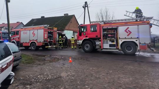 Gasili pożary, a nawet wyciągali samochód z jeziora