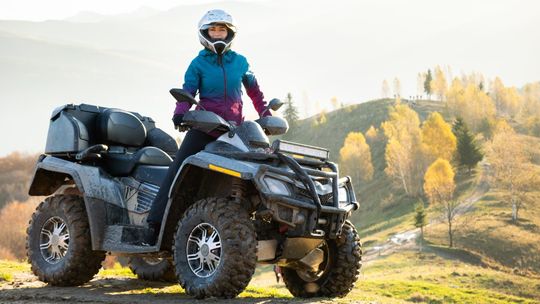 Wyciągarki elektryczne do quadów i pługów: mocne rozwiązania dla twojej pracy na śniegu