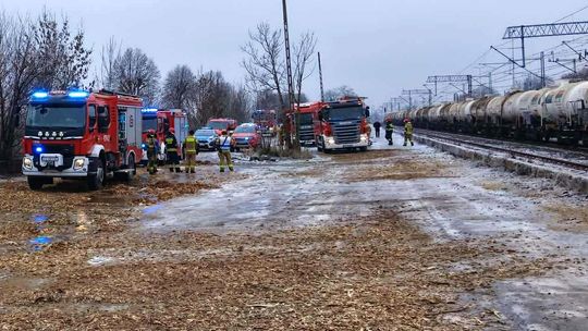 Wyciek kwasu siarkowego z pociągu towarowego. Pilna akcja na stacji PKP w Mieszkowicach