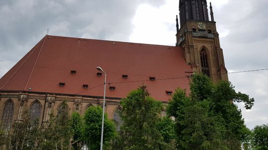 Wydali miliony, a dach jest dziurawy