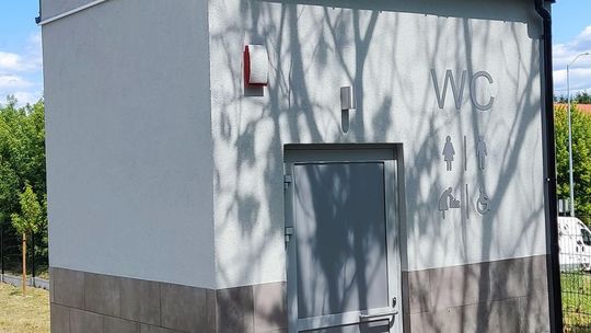 Wydali pieniądze na toaletę, a ta stoi zamknięta