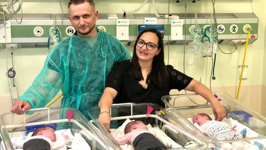Wyjątkowe żeńskie trio - pierwsze w historii placówki trojaczki jednojajowe opuściły szpital Zdroje