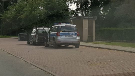 Wyjechał z ronda prosto na patrol policji