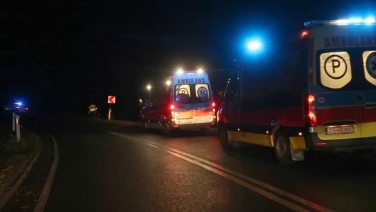 Wykonał beczkę i znalazł się w rowie. Zadecydowały dwa czynniki