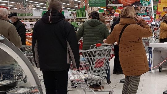 Wykonują tę samą pracę a nadal zdarza się, że kobiety i mężczyźni otrzymują różne zarobki