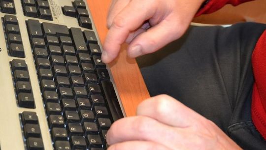 Wykorzystał zdjęcie dziewczyny, żeby zrobić jej krzywdę