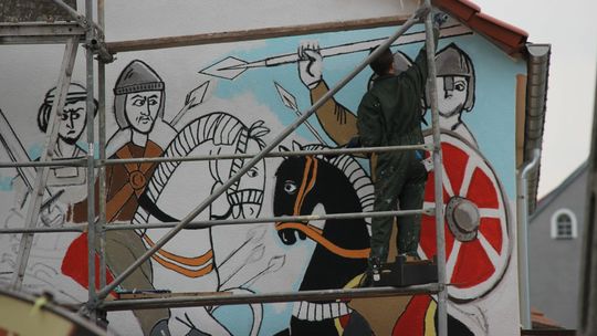 Wyłaniają się kolejne elementy muralu Wyłaniają się kolejne elementy muralu