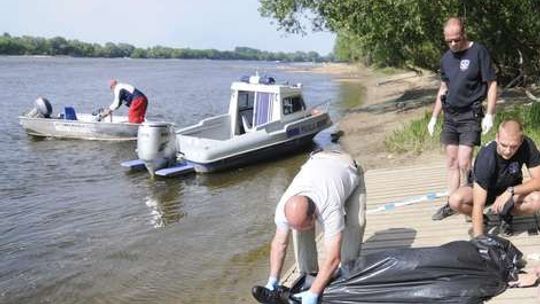 Wyłowiono zwłoki mężczyzny koło dzikiej plaży