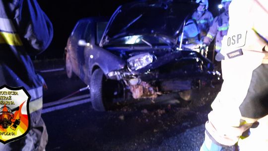 Wypadek na mokrej i śliskiej nawierzchni Wypadek na mokrej i śliskiej nawierzchni