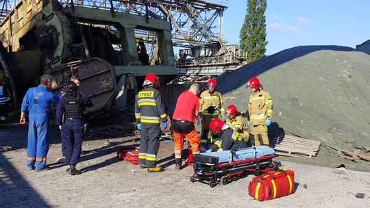 Wypadek na nabrzeżu. Urwała się część dźwigu. Ranny w szpitalu