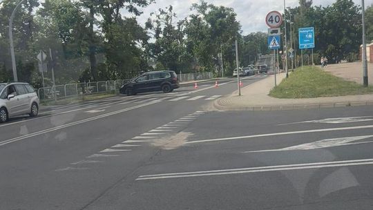 Wypadek w Gryfinie: 77-latek w Mercedesie doprowadził do zderzenia trzech aut na skrzyżowaniu