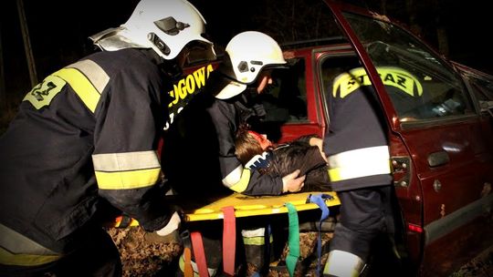 Wypadek w okolicach Wełtynia. Jedna osoba nie żyje, druga jest ranna! 