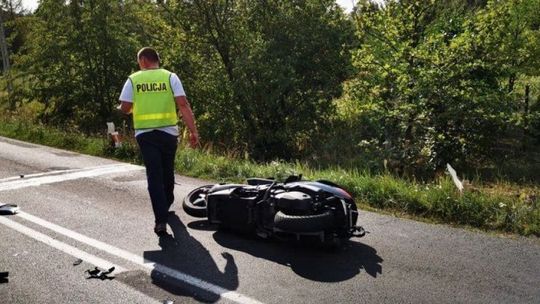 Wypadek z udziałem motocyklisty. Ranne zostały dwie osoby Wypadek z udziałem motocyklisty. Ranne zostały dwie osoby