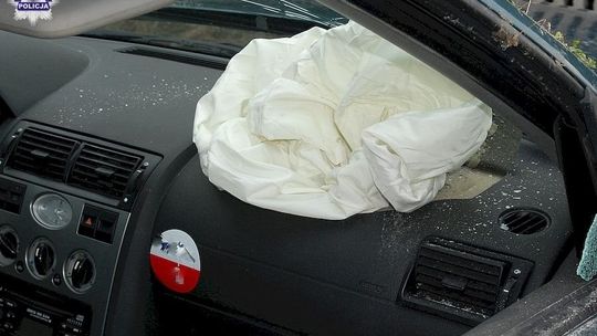 Wypadł z drogi i dachował