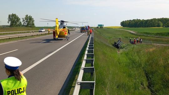 Wypadł z drogi i dachował. Wiadomo jak mogło do tego dojść