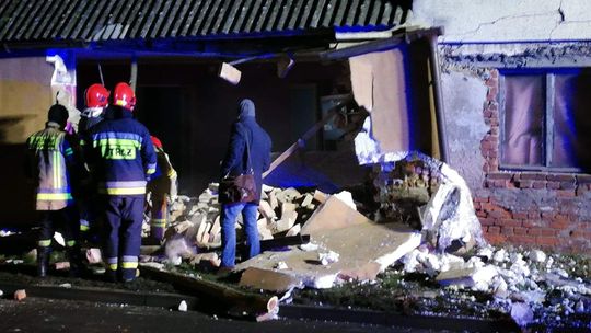 Wypiła szampana, wsiadła w samochód i uderzyła w dom