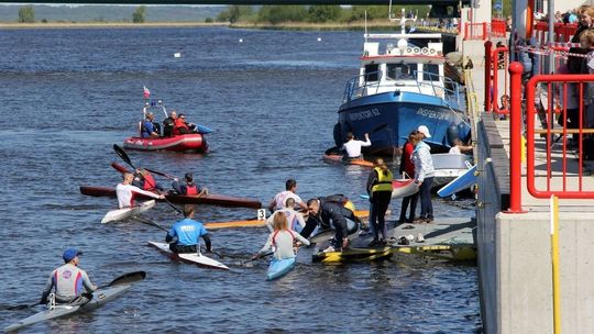 Wypożyczalnia kajaków na nabrzeżu Wypożyczalnia kajaków na nabrzeżu