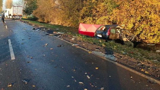 Wyprzedzając wjechał prosto pod ciężarówkę