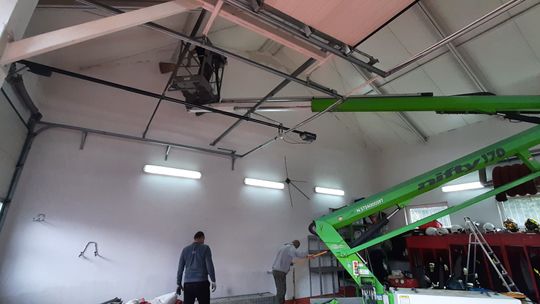 Wyremontowali podłogę i pomalowali ściany w remizie