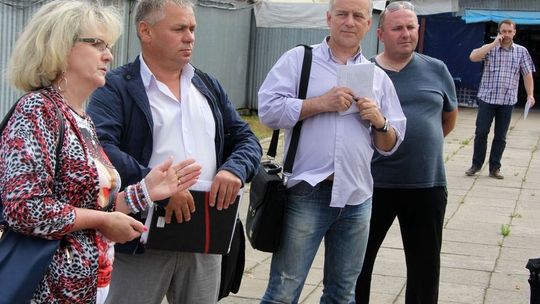 Wyrzucili z targowiska gminną komisję i postraszyli policją