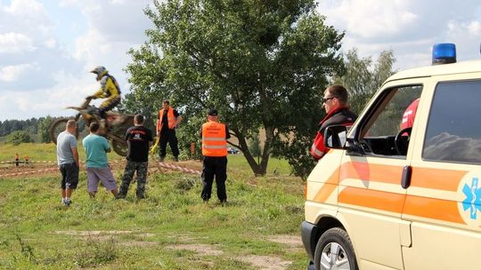 Wystartuj w biegu po torze motocrossowym